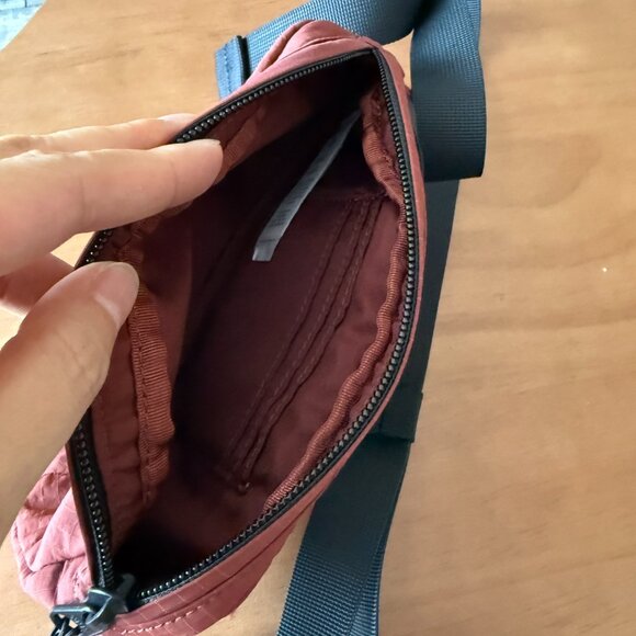 Lululemon Belt Bags & Waist Packs - Picture 3 of 4